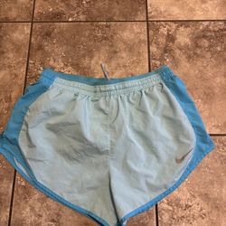 Women’s Meidum Nike running shorts