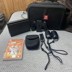 Nintendo Kit With Game And Controllers 