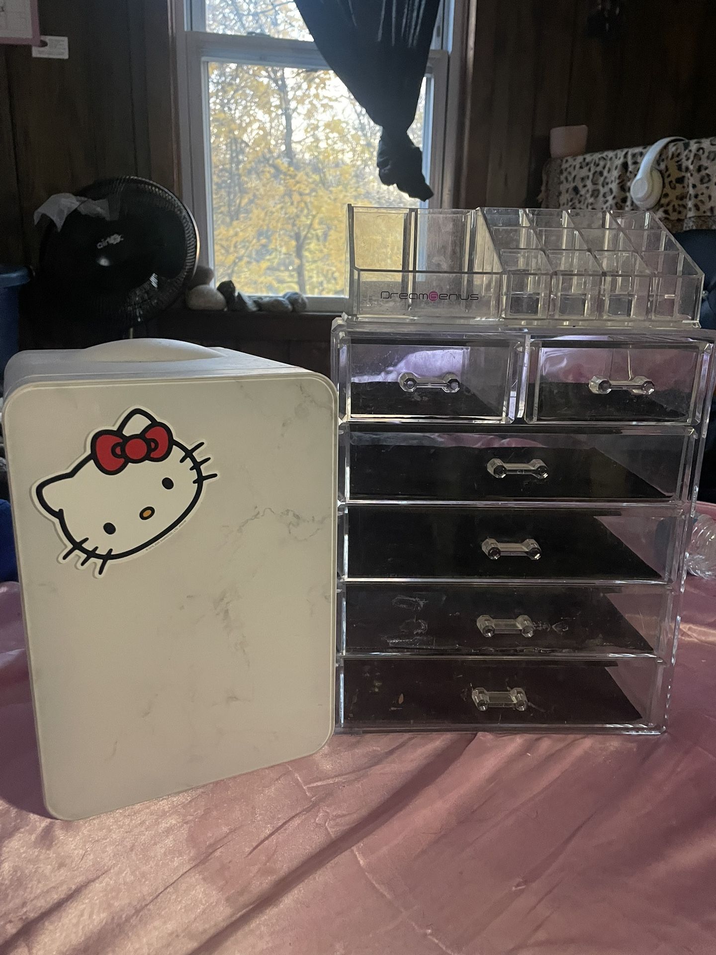 Hello kitty fridge (no wires) & vanity organizer 