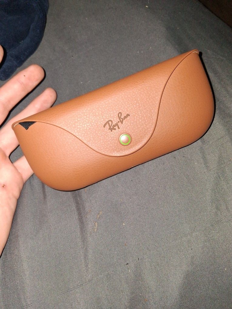 Pray Ban Metta Smart Charging Case