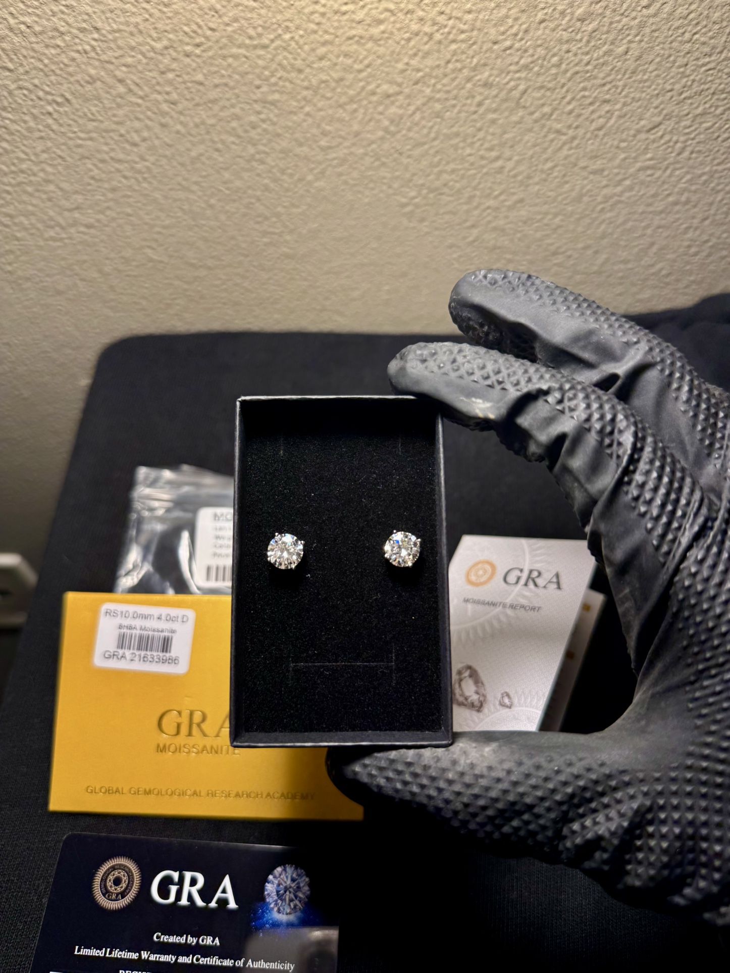 4ct moissanite stud earings + Solid 925