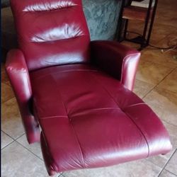 Elran Creative Leather Powered Recliner L0902 Great Condition And Works Perfectly Smoke Free Home