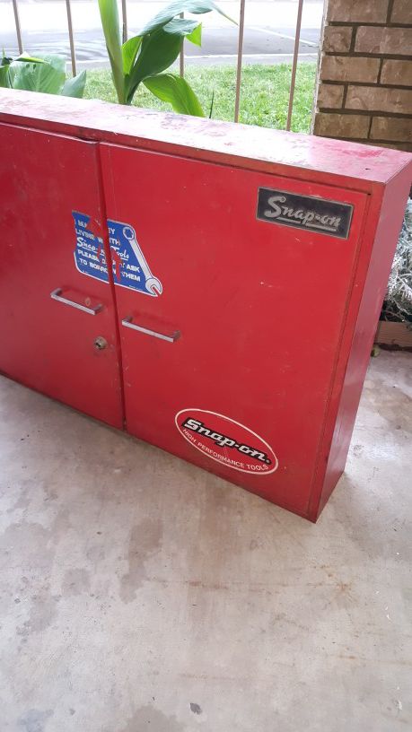 Snap on puller set tool box