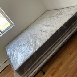 Full Size Mattress With Box & Stand