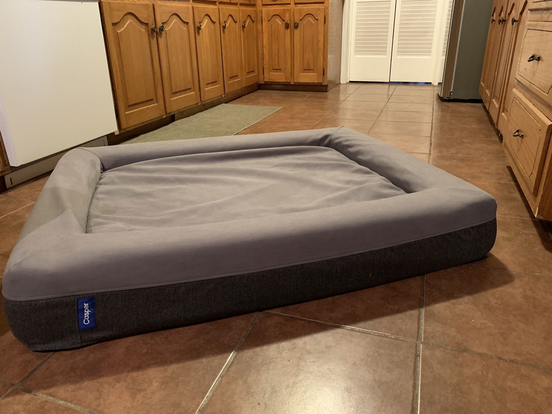 Casper large dog bed slightly used and a free large crate for your baby!!