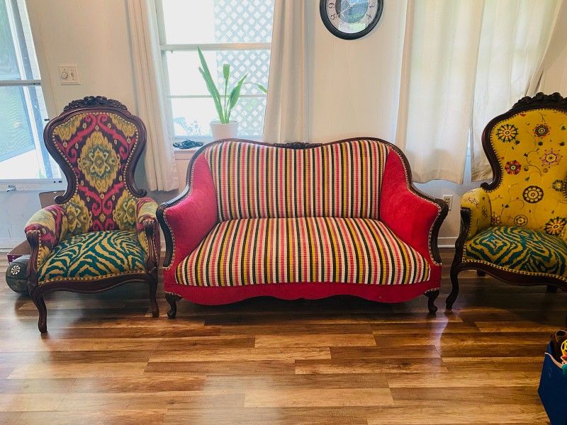 UPHOLSTERY COUCH FURNITURE, BOATS, RV. ALL DA KINE UPHOLSTERY You Need