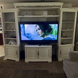 Entertainment center