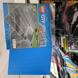 LEGO CITY: Straight & Crossroad Plates (7280) and a regular blue base plate