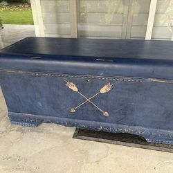 Beautiful Antique Lane Cedar Chest