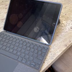 Apple iPad (7th Gen) + Keyboard/cover