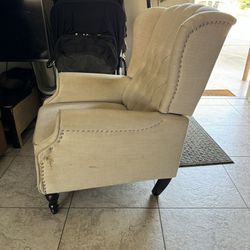 2 Recliner Chairs 