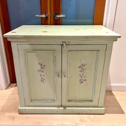 SHABBY CHIC CUPBOARD (adjustable shelves)