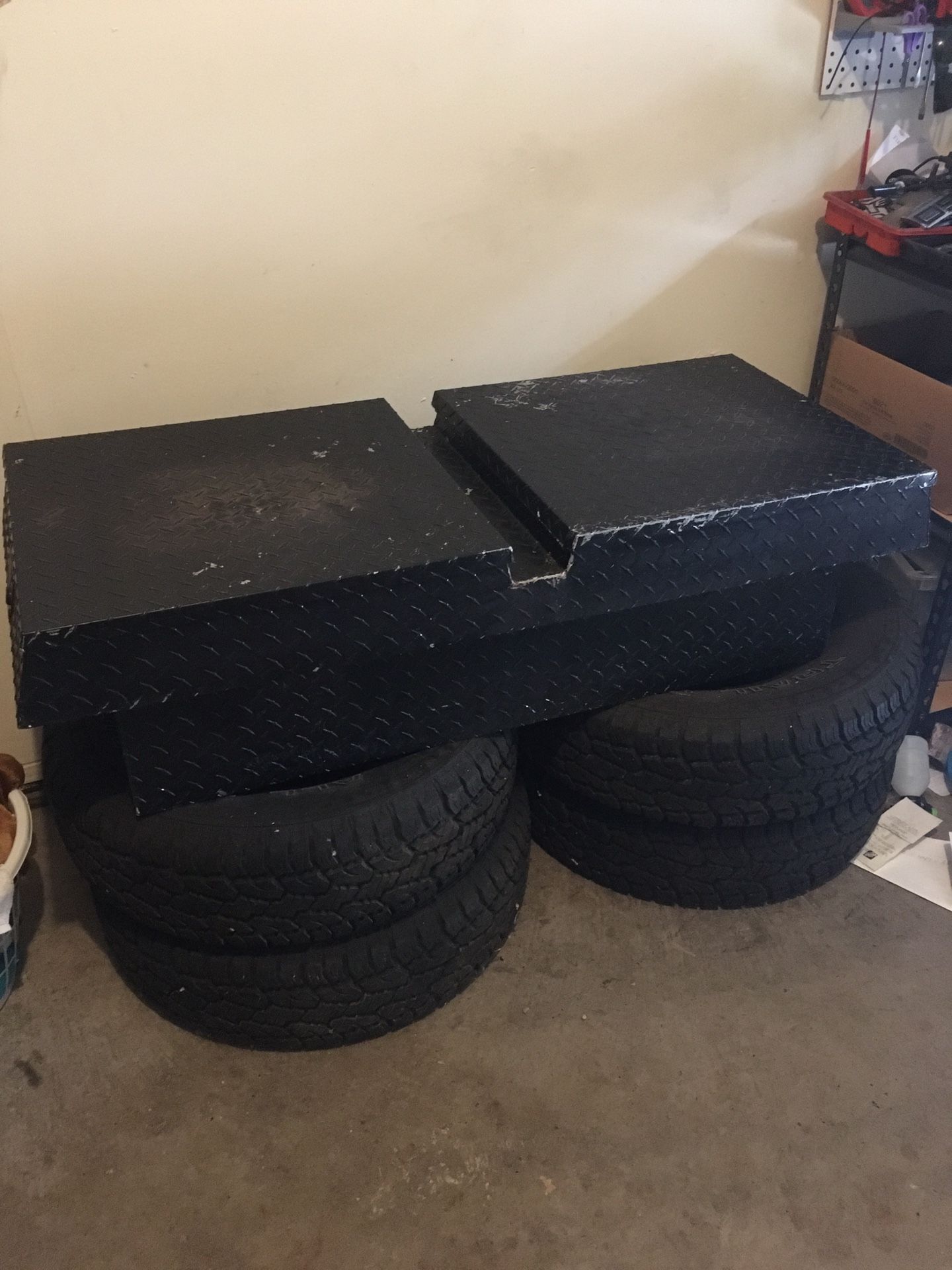 Truck tool box for bed