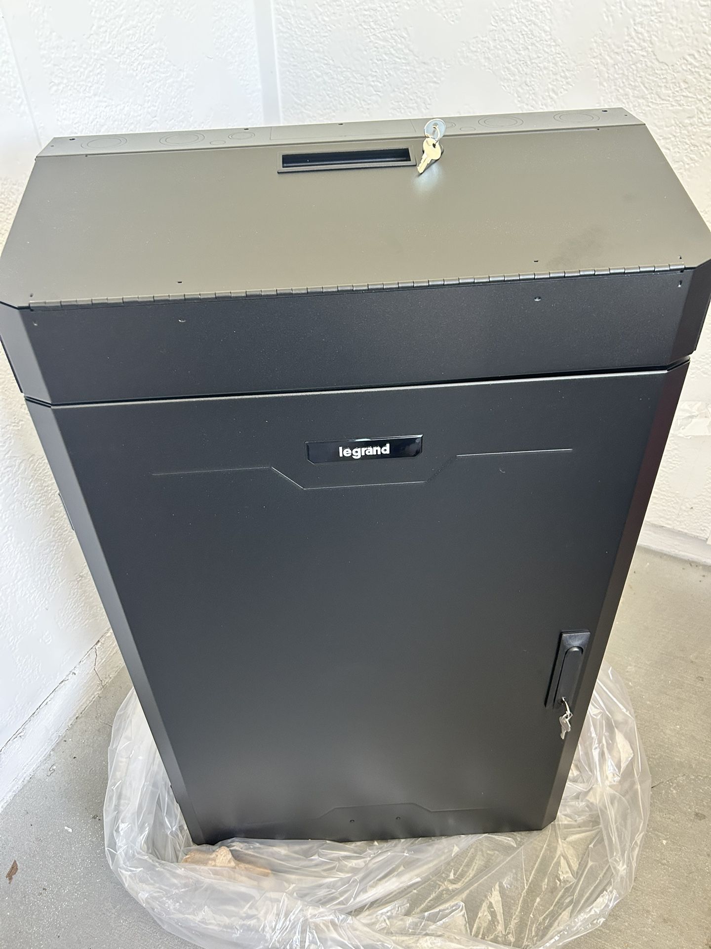 Legrand VWMSD-4RU-42-B Vertical Wall Mount Cabinet – NEW