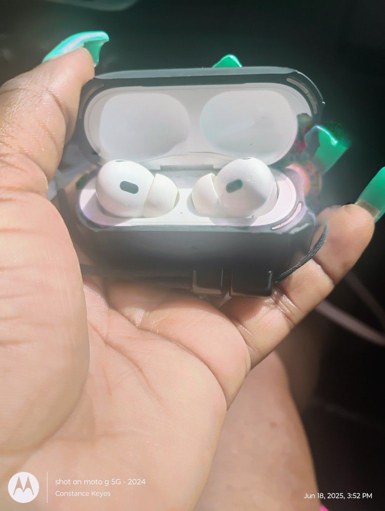 Apple 🍎 Air Pods With Case 2025