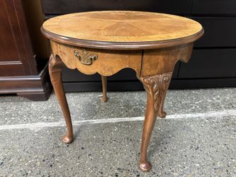 BAKER Vintage Round Burlwood Single Drawer Queen Anne Revival End Table