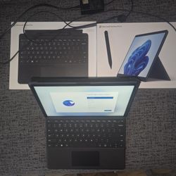Surface Pro 8 W/ Keyboard, Pen, Charger i7 11th Gen 16gb RAM