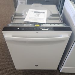 24 in. Built-In Tall Tub Top Control White Dishwasher w/Sanitize, Dry Boost. 52 dBA