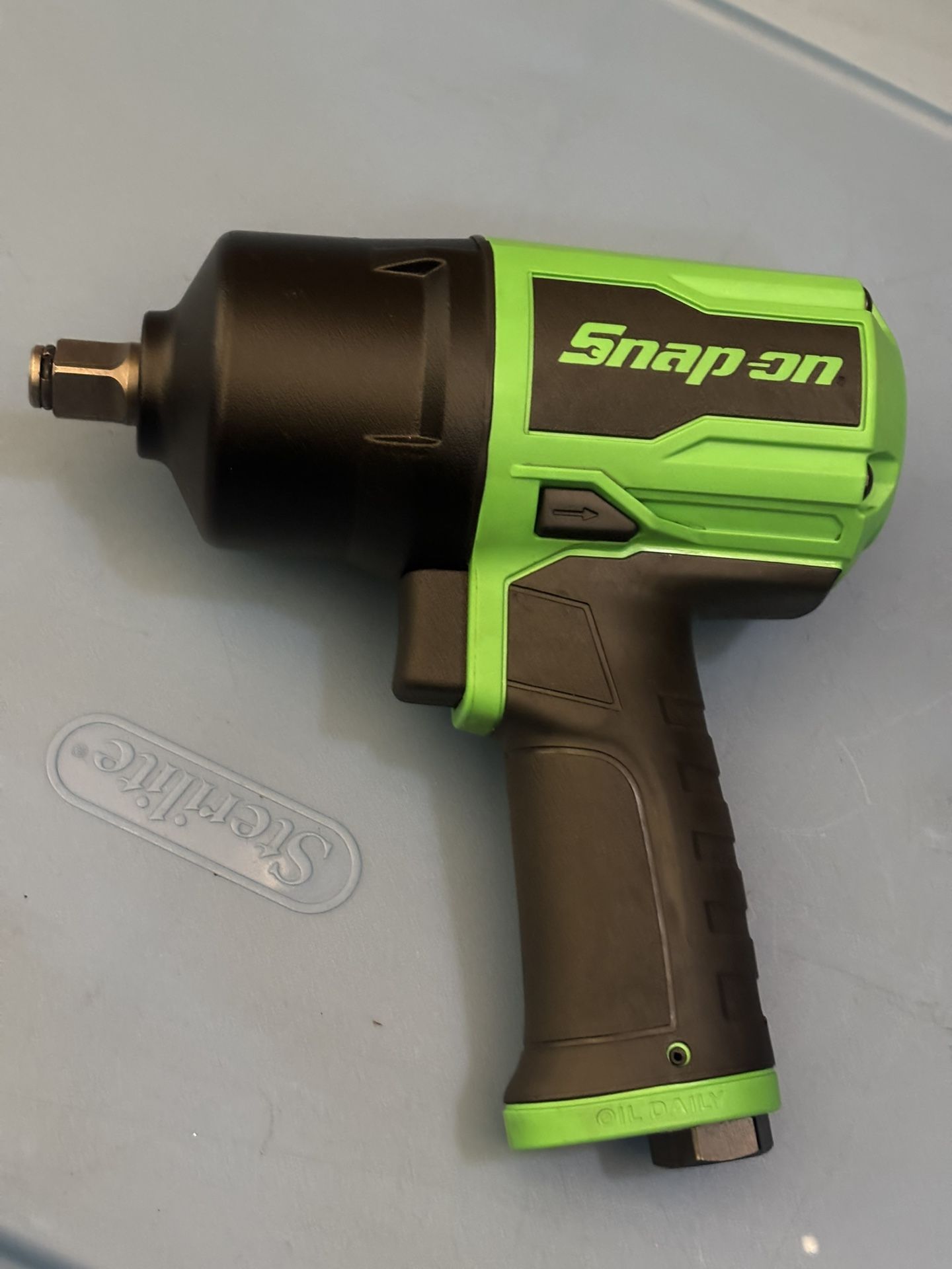 Snap-on Tools  1/2" Drive Air Impact Wrench (Green)