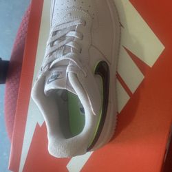 Youth force 1 low Easton size 2