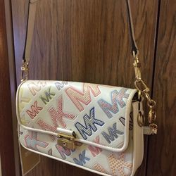 New Michael Kors Purse 