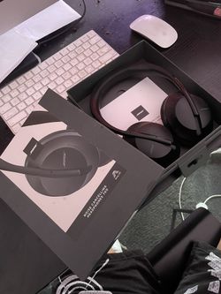 BOSE NOISE CANCELATION HEADPHONES