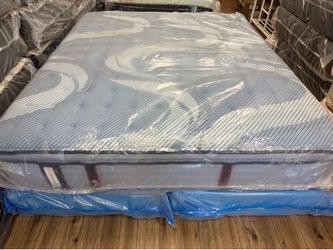 California king Sealy Posturepedic Pro Pillowtop mattress includes Boxsprings.