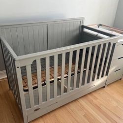 Graco Hadley 5-in-1 Convertible Crib and Changer with Drawer