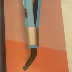 NEW IN BOX -Hair straightener and curling iron