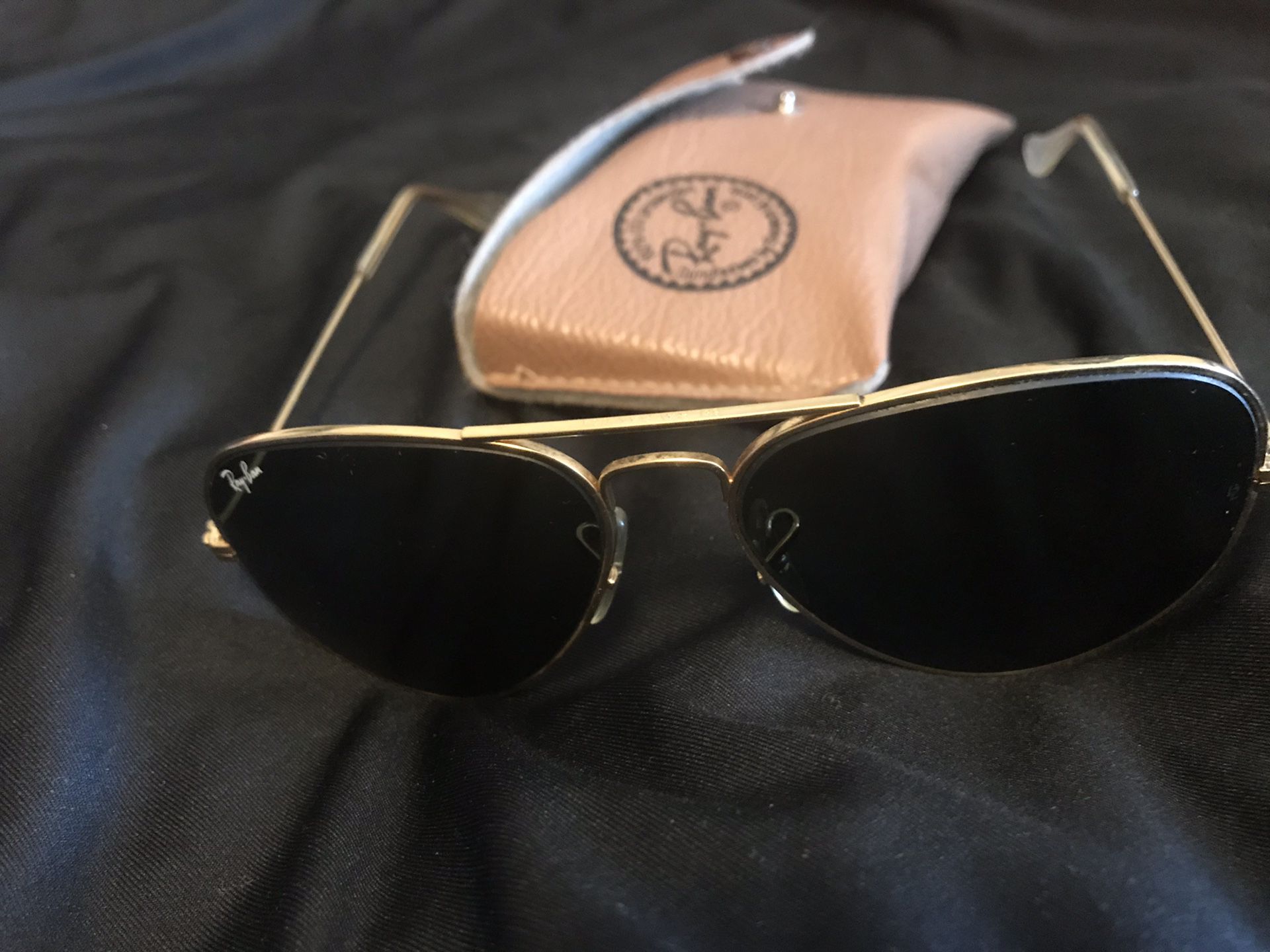 Rayban Ray Ban aviator Classic sunglasses W hard case like New no scratches