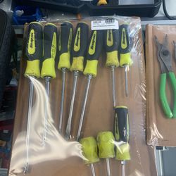 SNAP-ON SCREWDRIVER  AND PLIERS SET
