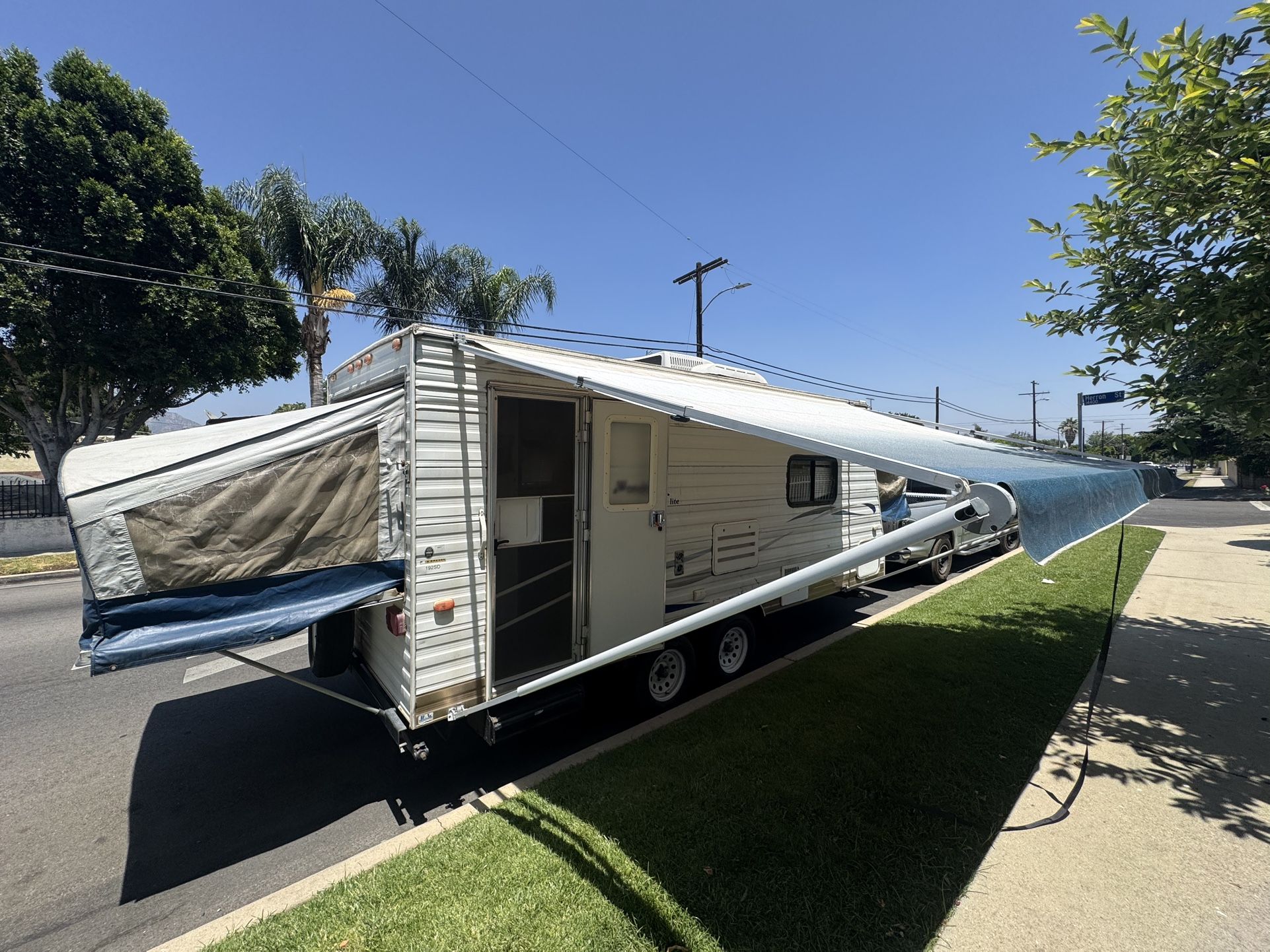 18ft Travel Trailer