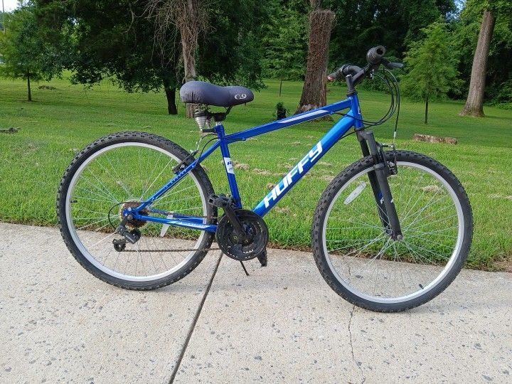 Huffy Rock Creek Mountain Bike 26 Wheels 18 Speeds Adult Age 13+