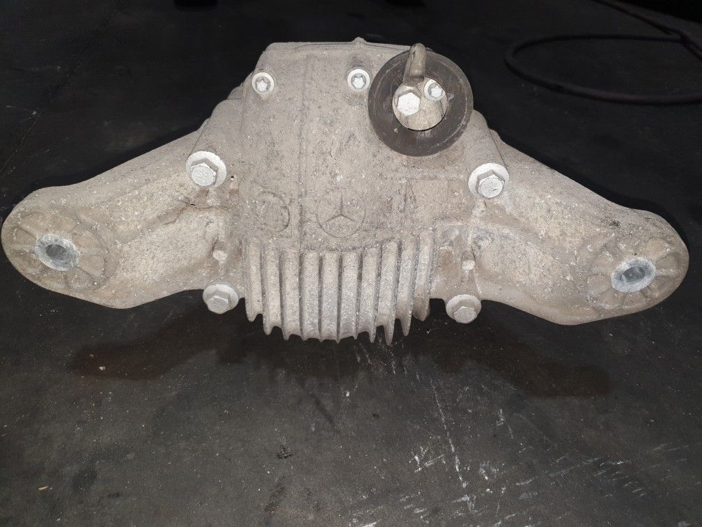 Mercedes R350 Rear End