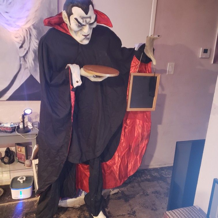 Vampire Host Decoration