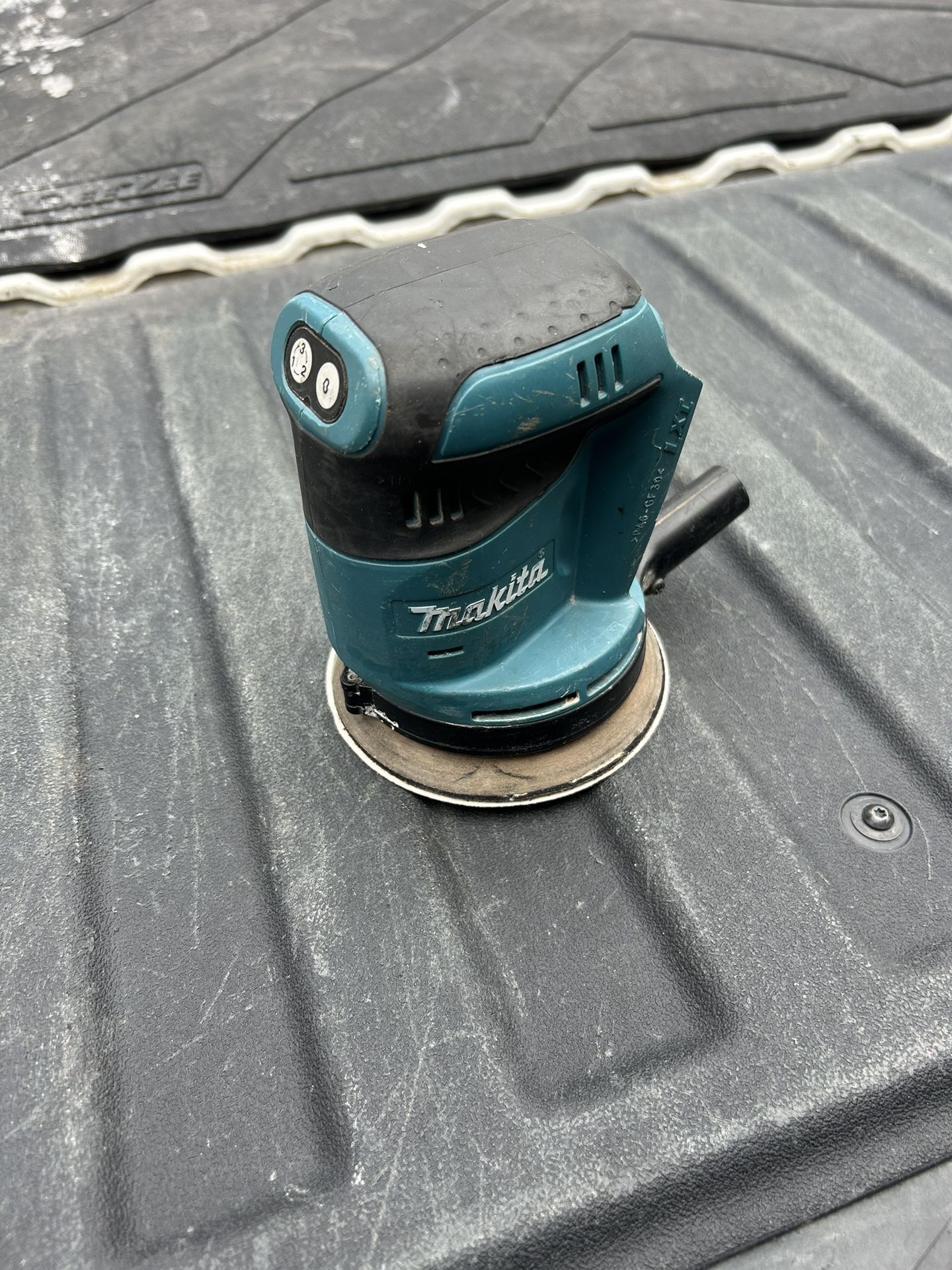 Makita 18v Sander 5”