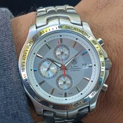 Watch with a new battery
in perfect condition/
not an original