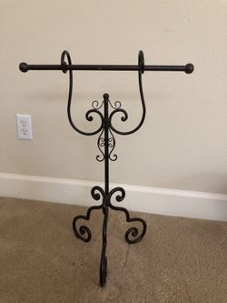 Metal jewelry holder