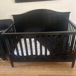 Baby crib with Matress. 