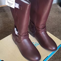 New Girls Boots. Size 6