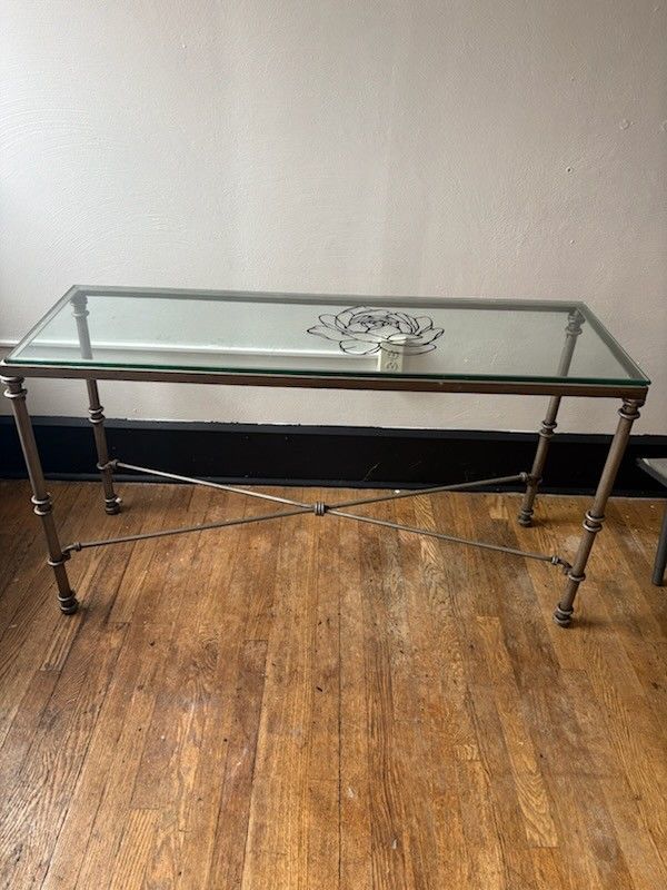 Table / Chairs & Mirror