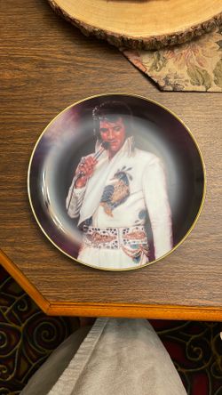 TENDERLY ELVIS.  10 in. Collectible 