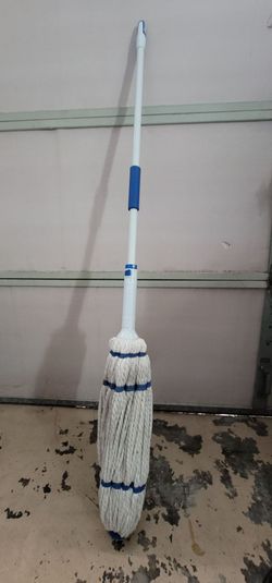 Self wringing mop