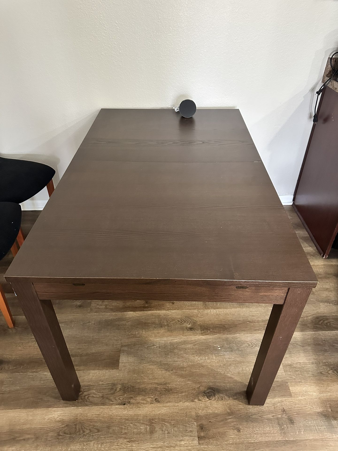 Extendable Dining Room table