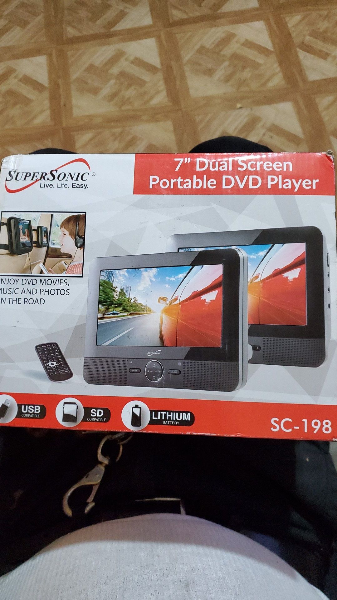 S.S. 7" Portable Dual screen D V D