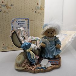New Cherished Teddies Figurine Girl KAITLYN 1997 Bear Memory Chest Hat Figure

Mint condition, kept in the box, box has some spots/writing

KAITLYN   