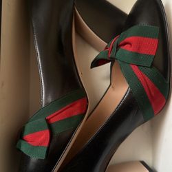 Woman's Gucci Shoes