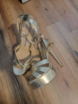 Size 6 Gold platform heels Chinese Laundry