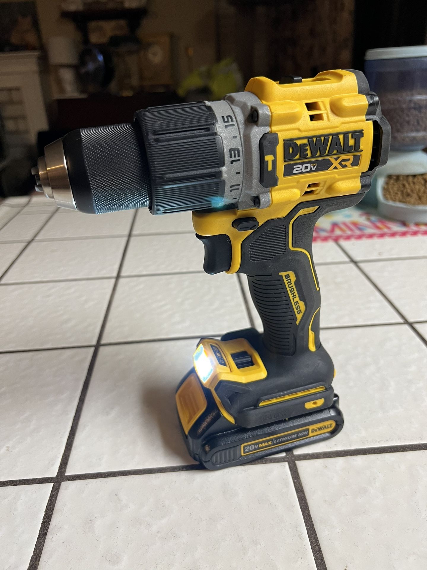 Dewalt Hammer Drill 20v Brushless W/battery