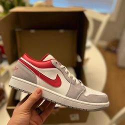 Jordan 1 Low SE Light Smoke Grey